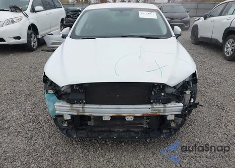 2016 Ford Fusion Hybrid S z USA, uszkodzony, nr VIN 3FA6P0UU5GR398874